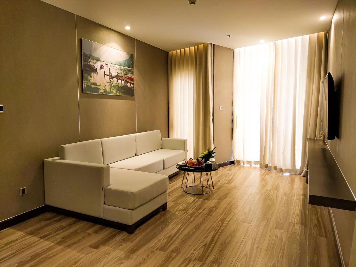Diamond Stars Ben Tre Hotel Eksteriør bilde A living room with vinyl flooring