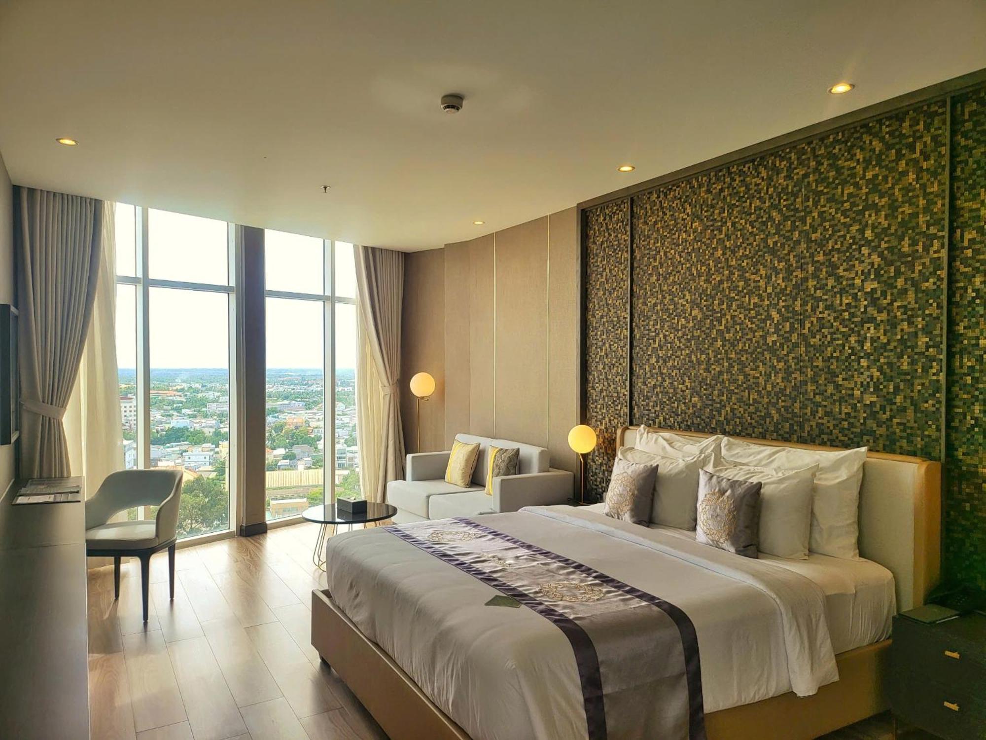 Diamond Stars Ben Tre Hotel Eksteriør bilde Deluxe Suite