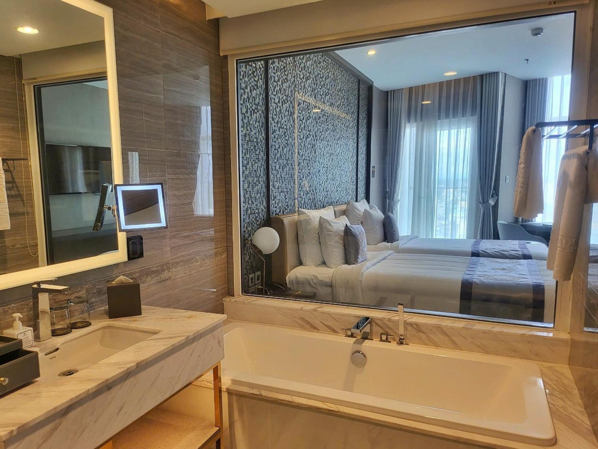 Diamond Stars Ben Tre Hotel Eksteriør bilde Bathroom