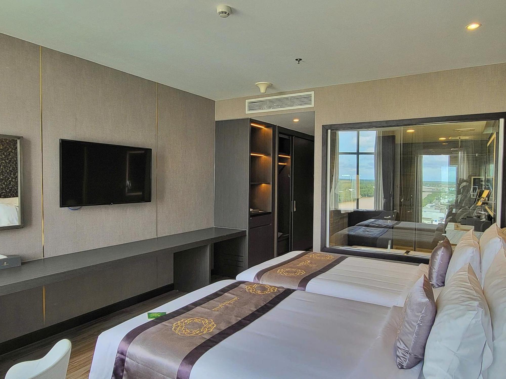 Diamond Stars Ben Tre Hotel Eksteriør bilde Deluxe Room