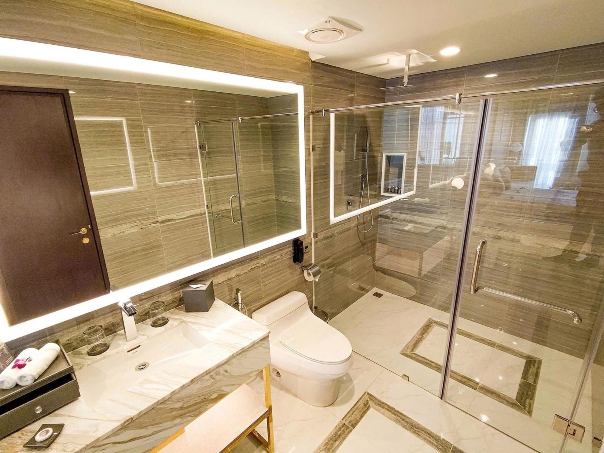 Diamond Stars Ben Tre Hotel Eksteriør bilde Bathroom