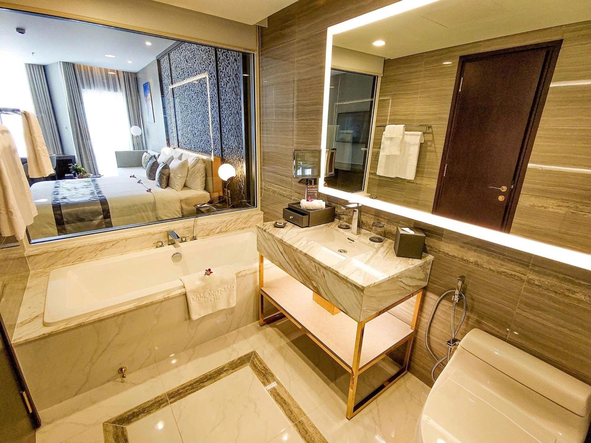 Diamond Stars Ben Tre Hotel Eksteriør bilde Bathroom